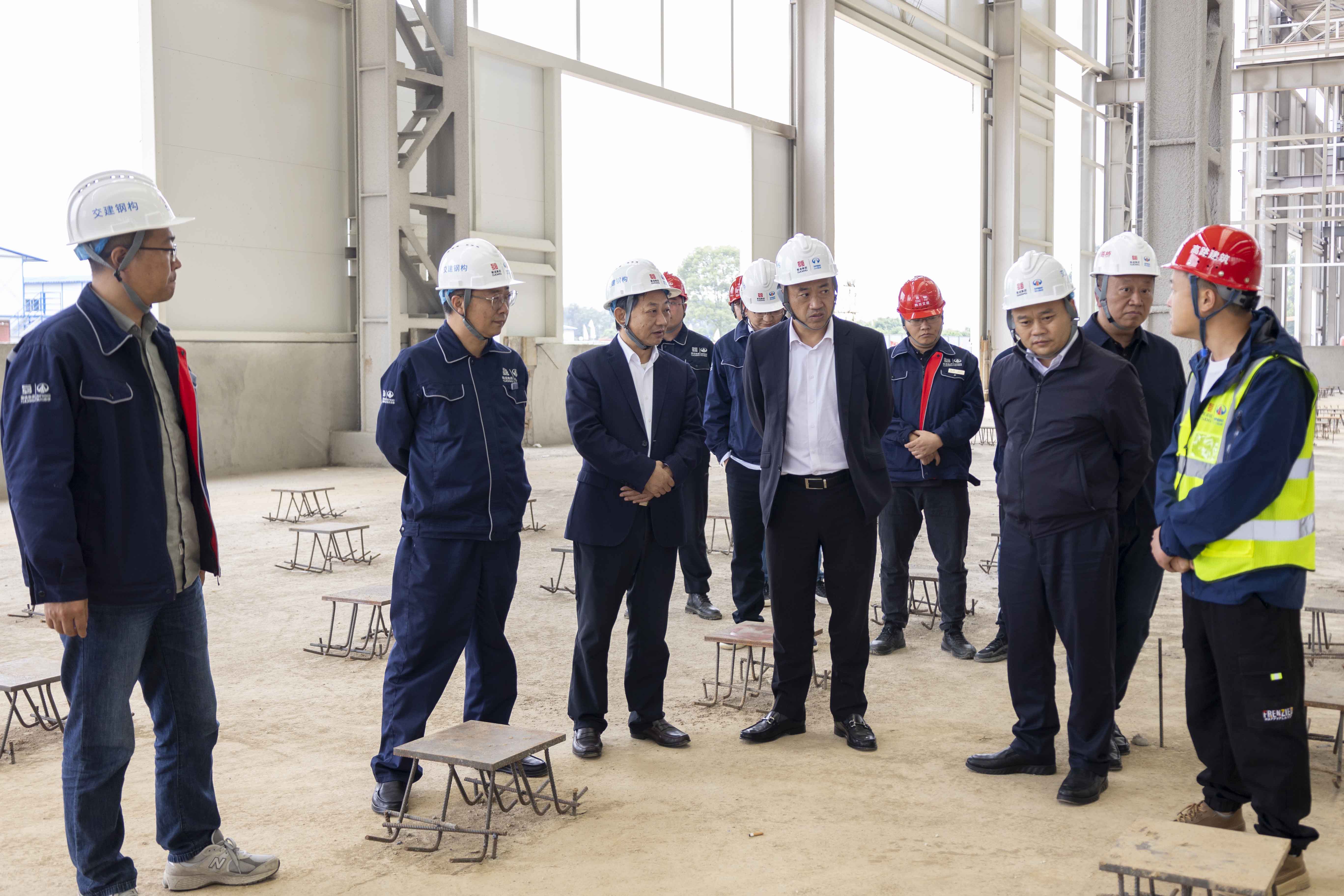 四川路桥党委书记、董事长熊国斌带队赴金年会金字招牌眉山基地调研指导工作